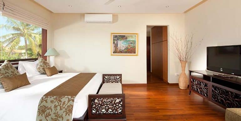 Villa-Upper-level-bedroom