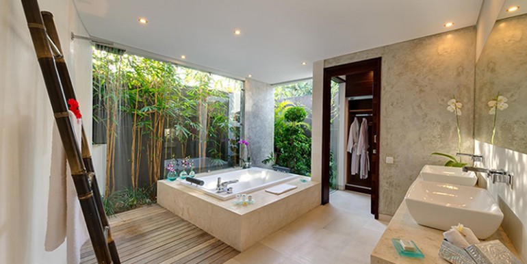 the-layar-2br-bathroom