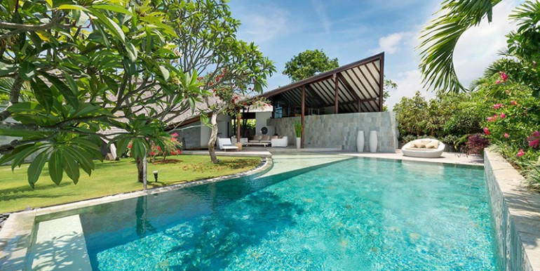 the-layar-3br-swimming-pool